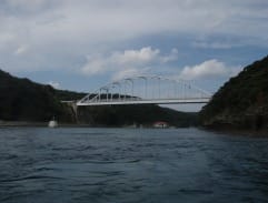 赤島大橋(左が沖島、右が赤島)